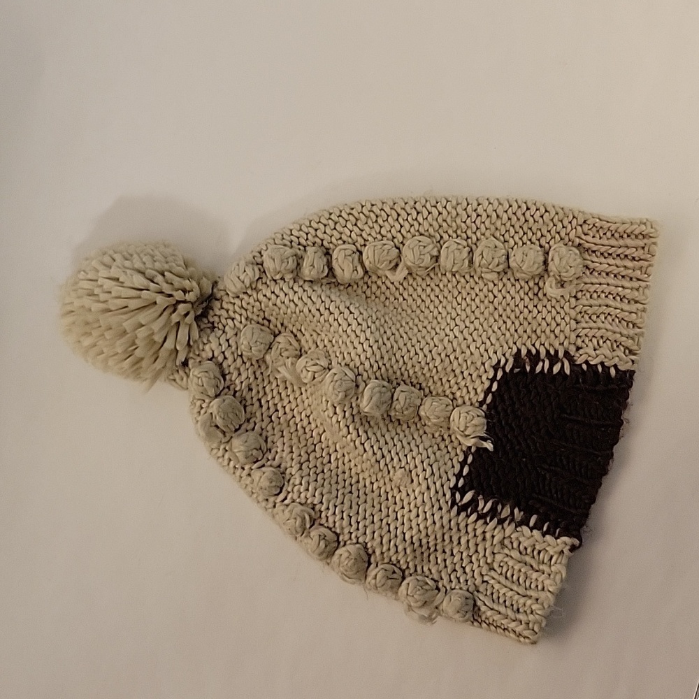 Lucky Brand knit hat with pompom